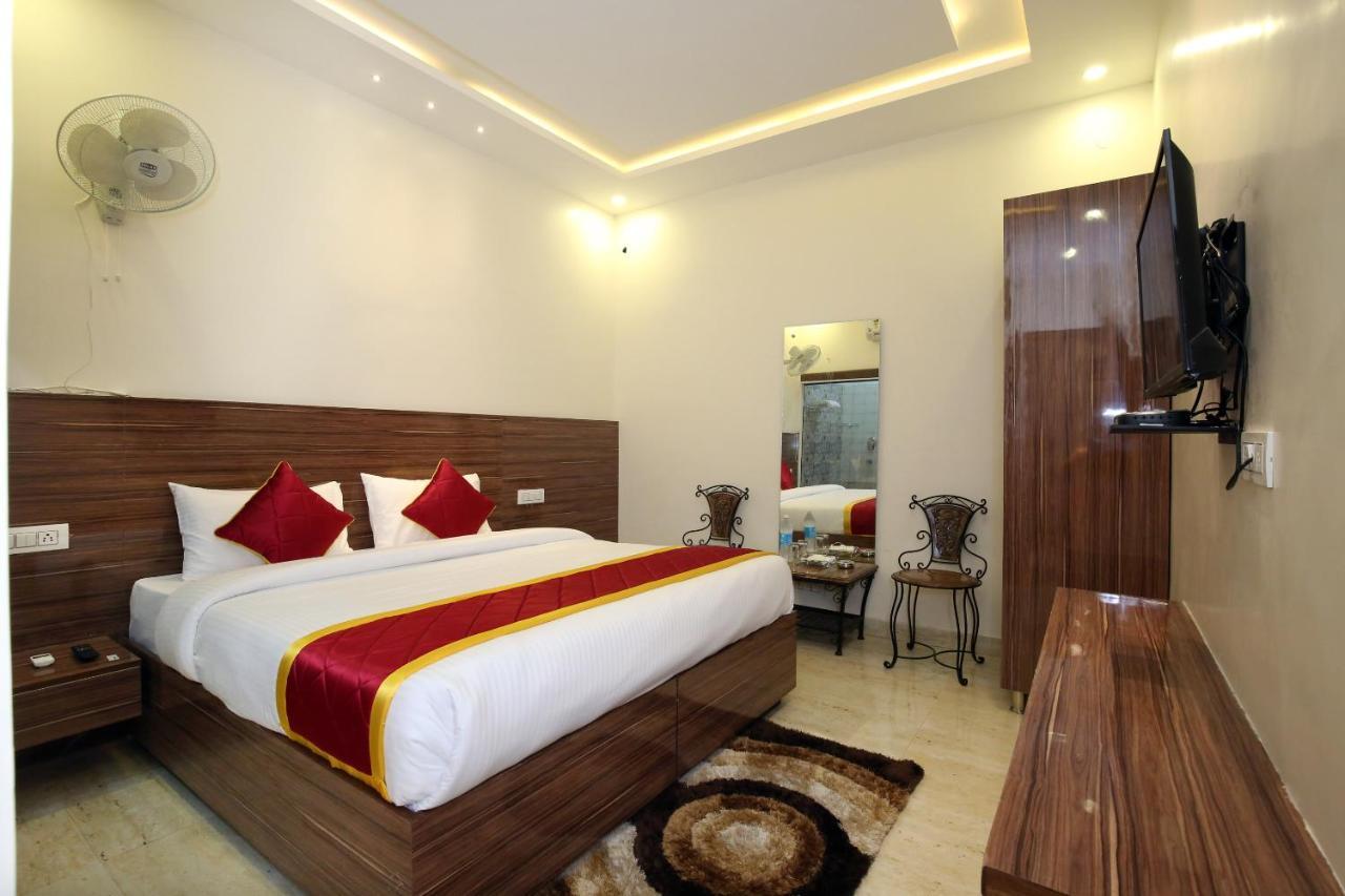 Zirakpur Oyo 9159 Hotel Royal Woodslark מראה חיצוני תמונה
